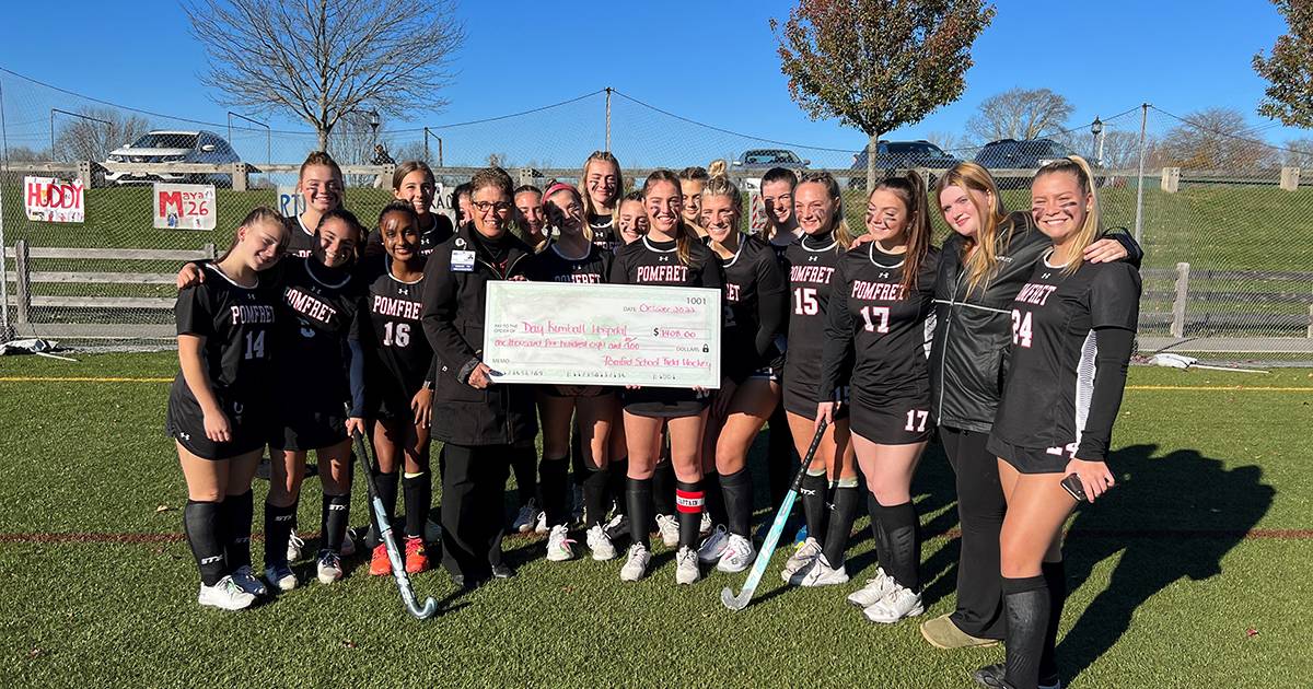 Pomfret School Girl’s Field Hockey Team Makes Donation to the Northeast